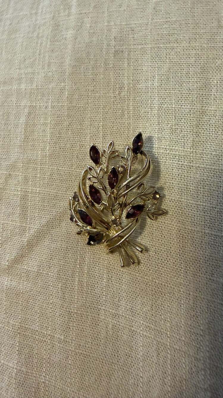 Vintage Lisner Gold Tone Floral Bouquet Brooch with Purple Rhinestones